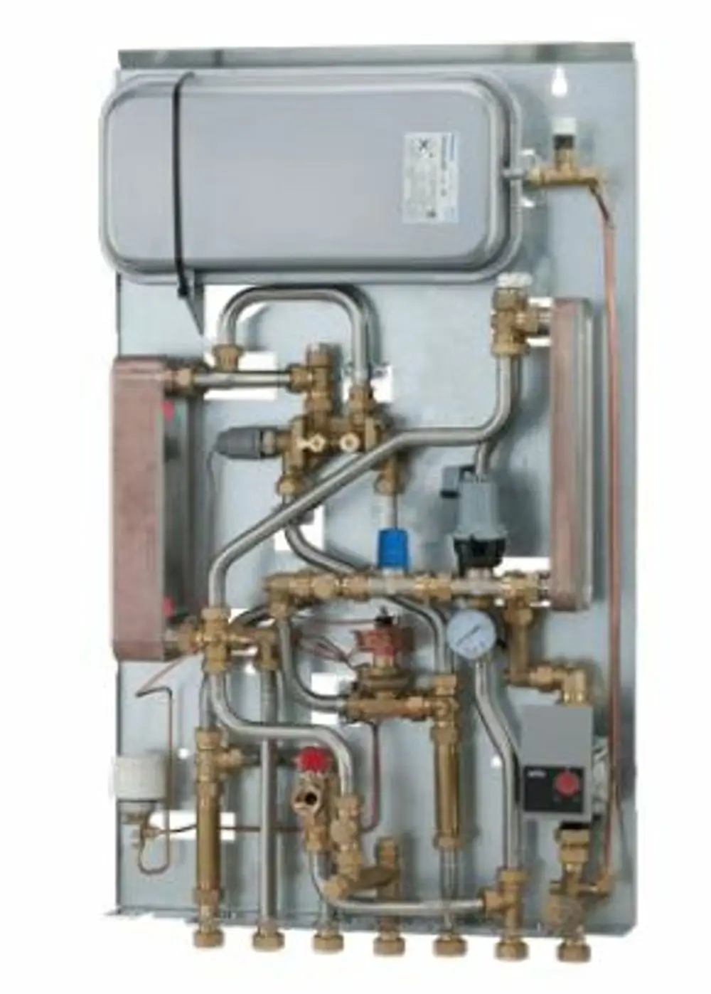 Danfoss Heizstation mit mehreren Ventilen, Rohren und einem Druckmanometer, installiert auf einer Metallplatte zur Regelung der Heizkörperheizung.